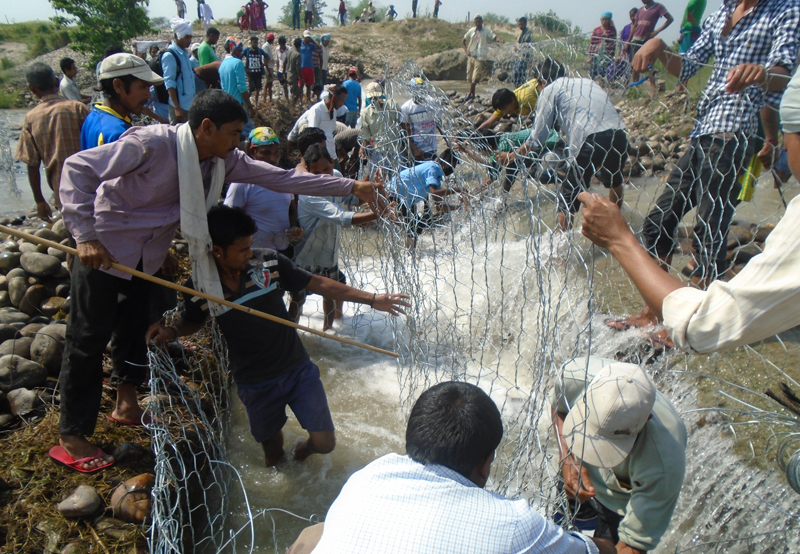 थारु समुदायले बनाएको नहरको तस्बिरलाई अन्तर्राष्ट्रिय उपाधि