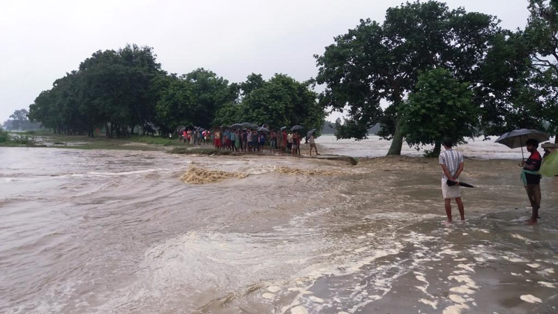 खाँडो नदीको बाढीले सप्तरीमा आधा दर्जन गाविस डुबानमा