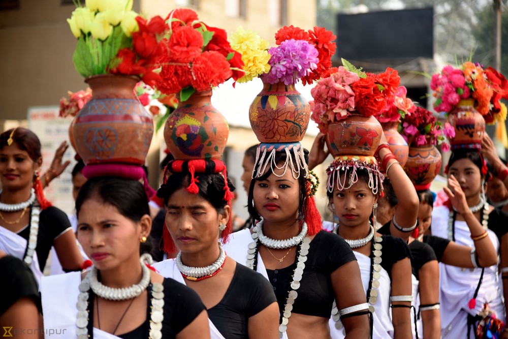 थारु संस्कृति र पहिचान जोगाउँदै थारु अगुवा