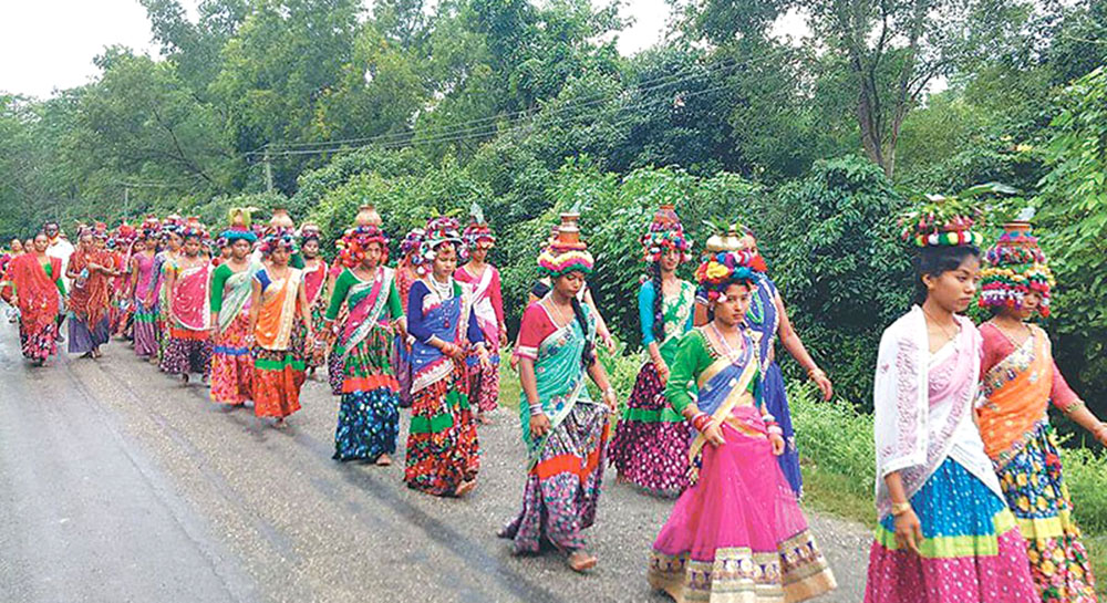 थारू समुदायमा बढ्दैछ दसैं उल्लास