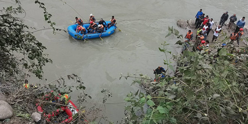 त्रिशुली बस दुर्घटना : अभिनन्द चौधरीसहित तीन जना अझै बेपत्ता