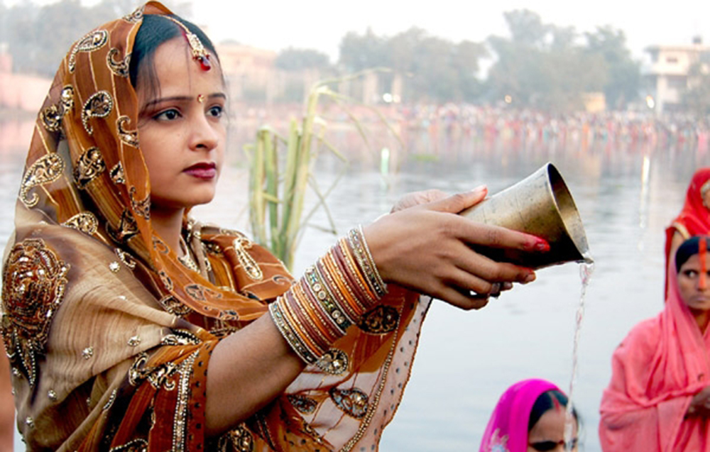 सूर्यको पूजा-आरधना गरी छठ मनाइँदै