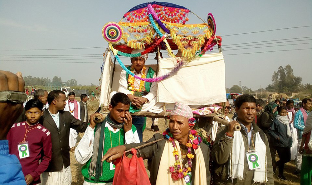 थारु बस्तीमा माघीको रौनक [फोटो फिचर]