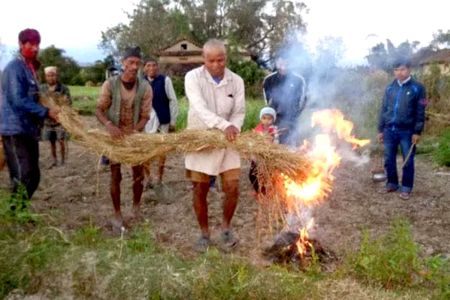 होलीमा आगोको सगुन, रोग निको हुने थारु समुदायमा विश्वास