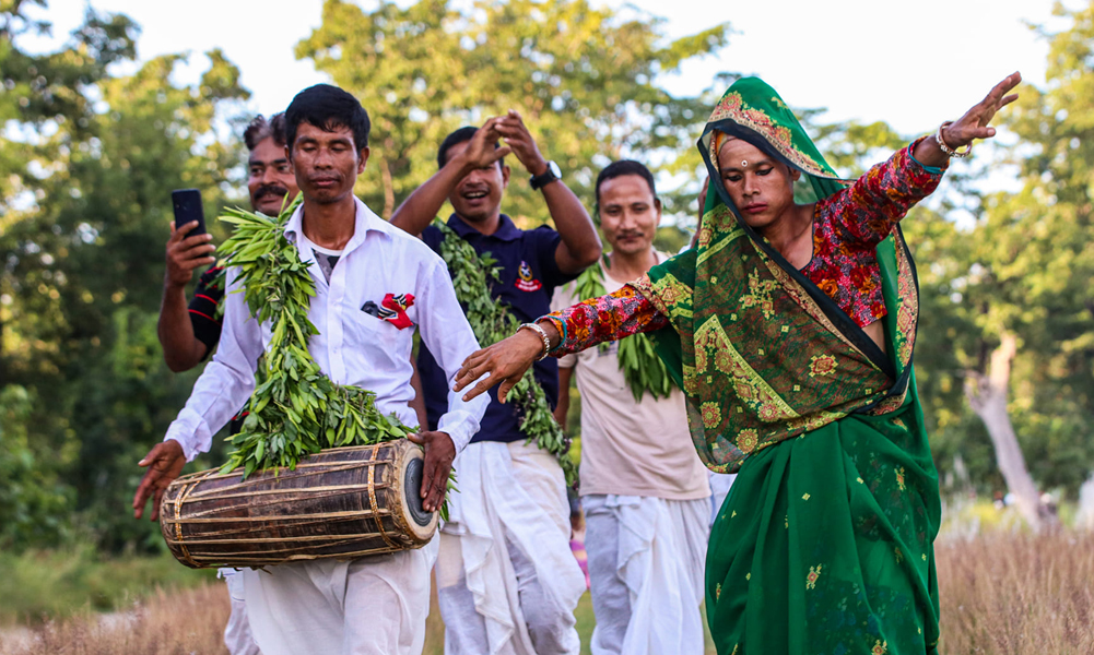 थारू समुदायको पृथक दसैँ