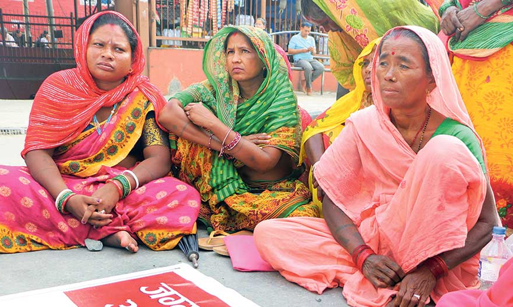 थारू गाउँ नै भूमाफियाको कब्जामा