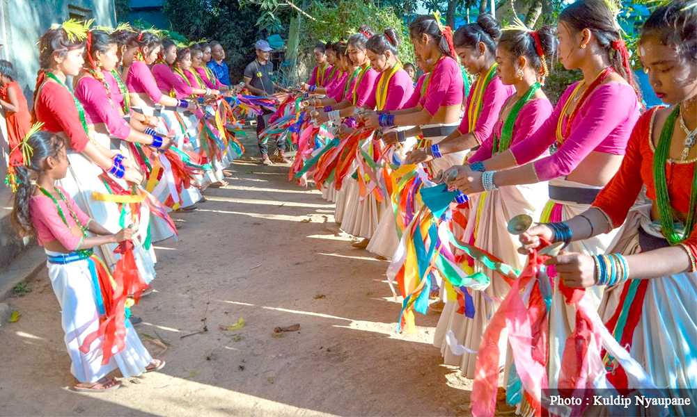 थारू बस्तीमा दसैँको रौनक